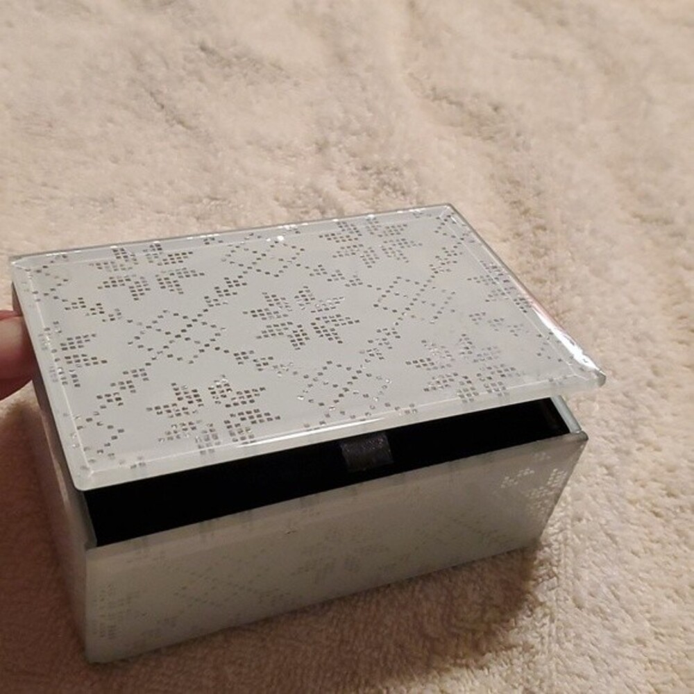 Max Studio Home - Trinket Box blue and silver snowflake design